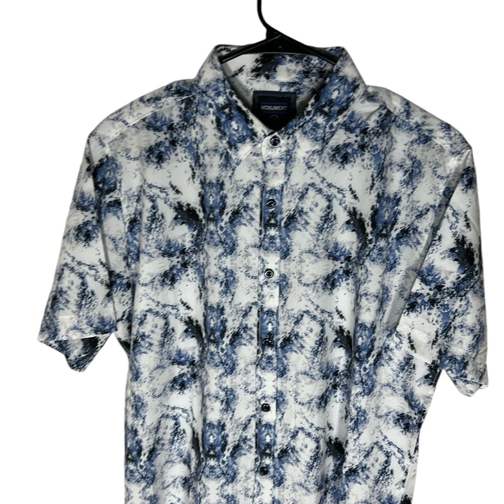 Monument Blue and White Marble Flex Fit Button Up Men’s Size M